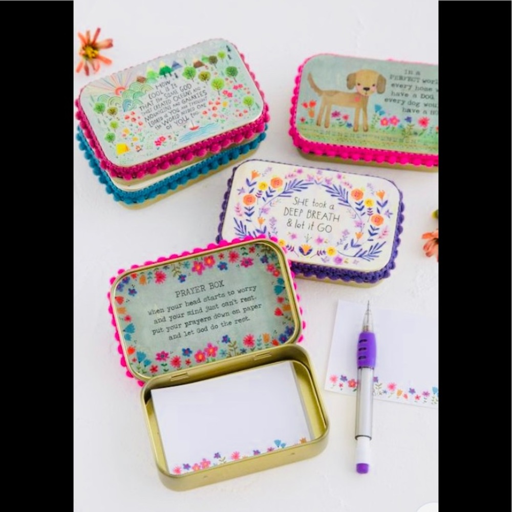 ❤️Bundle of 3 Natural Life Bucket Box & cord & cellphone clips